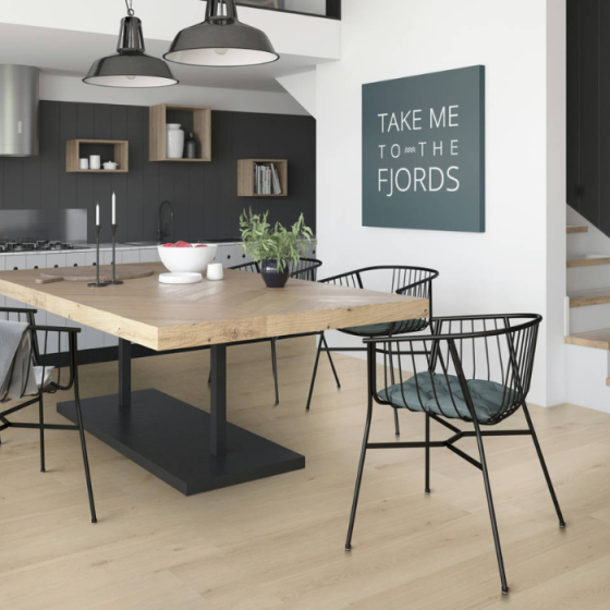 SIA-ALMOND 23x120cm πλακάκι τύπου ξύλου της Keros, ιδανικό για δάπεδα και τοίχους σε εσωτερικούς και εξωτερικούς χώρους